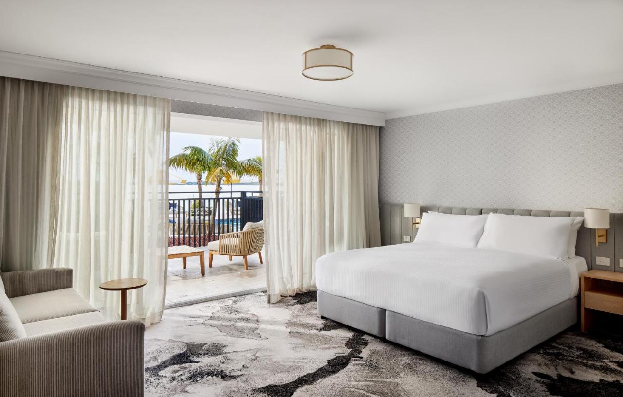 The Beachcomber Hotel & Resort, Ascend Hotel Collection Toukley Exterior foto A guest room at the Hilton San Diego Bayfront