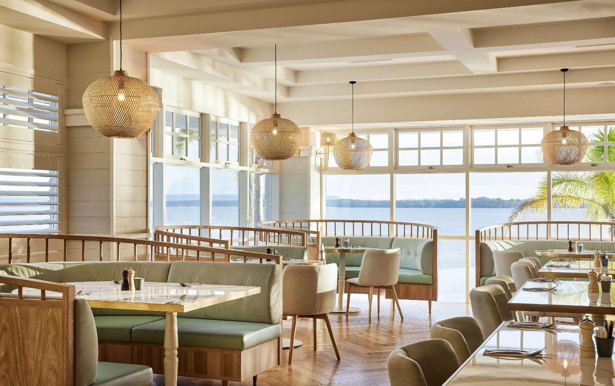 The Beachcomber Hotel & Resort, Ascend Hotel Collection Toukley Exterior foto The restaurant at the hotel