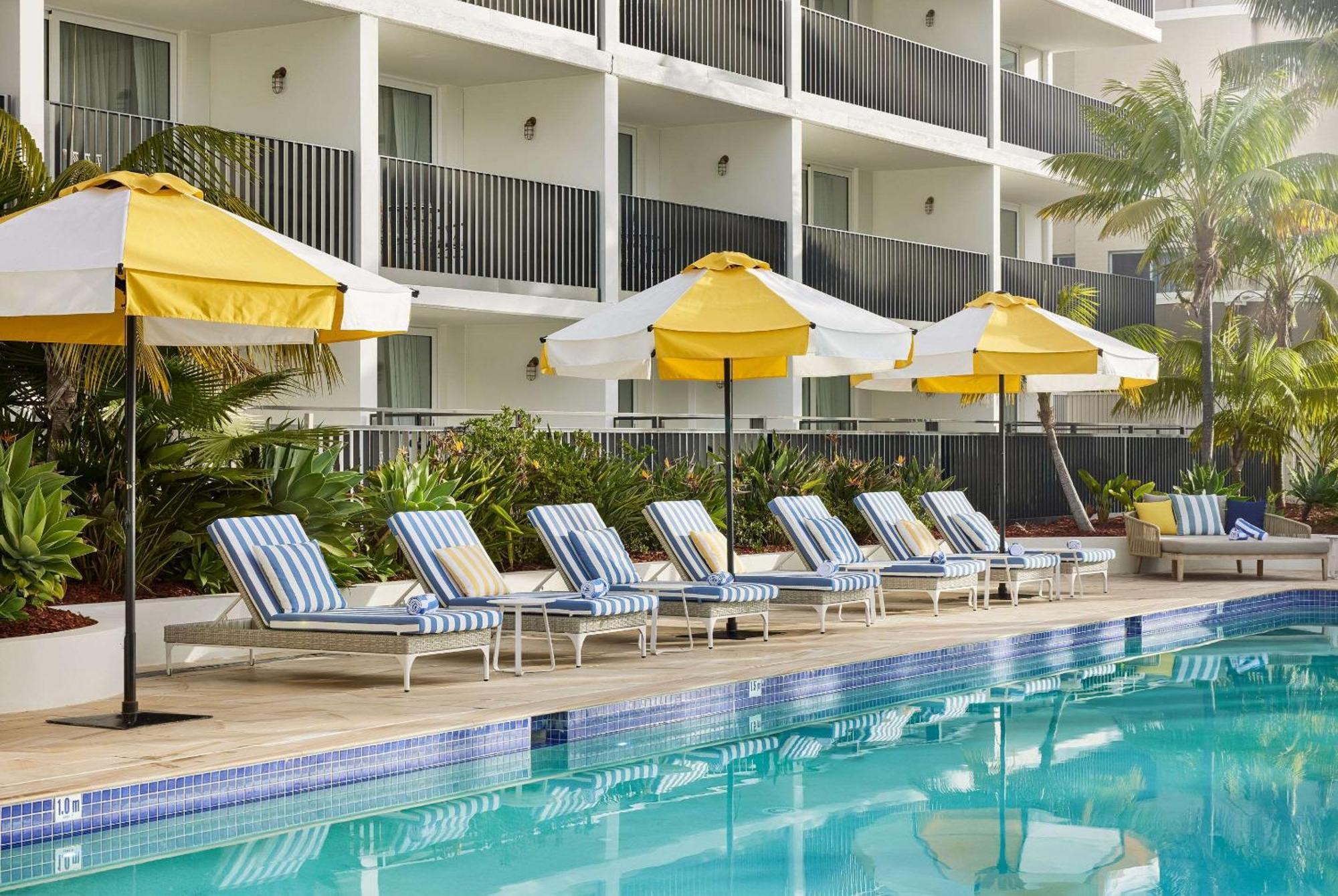 The Beachcomber Hotel & Resort, Ascend Hotel Collection Toukley Exterior foto The pool at The Standard, East Village