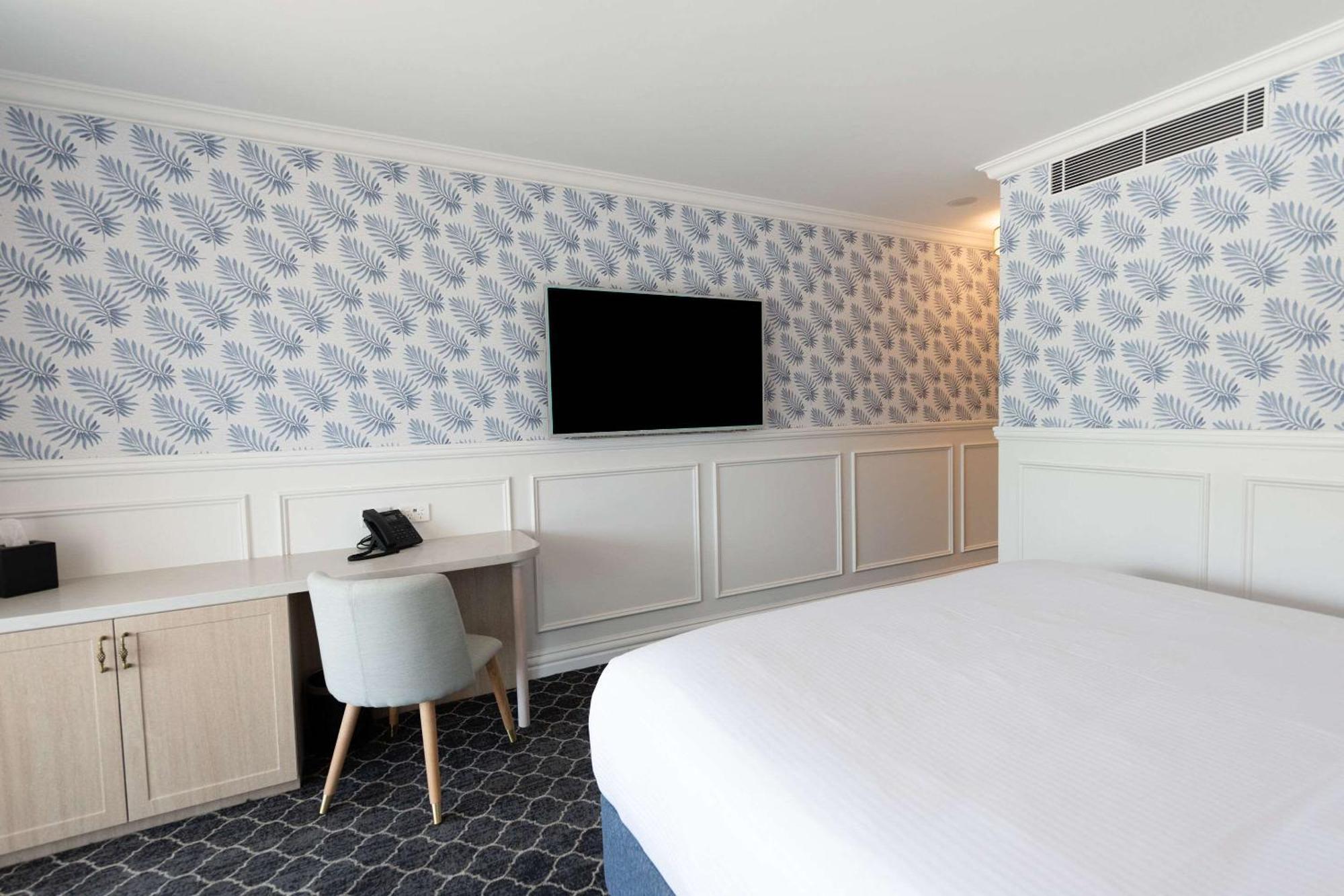 The Beachcomber Hotel & Resort, Ascend Hotel Collection Toukley Exterior foto A room at the Hotel
